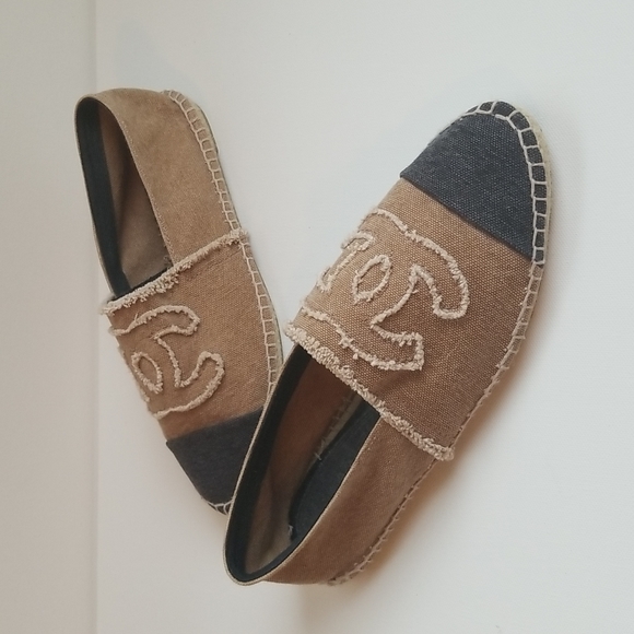 CHANEL Canvas Linen Beige/Navy CC Logo Espadrille, Size 40 run small 7 / 7.5 US - Picture 3 of 9